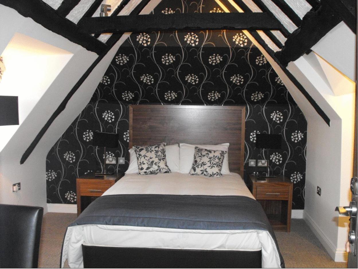 The Boleyn Hotel Staines-upon-Thames Esterno foto