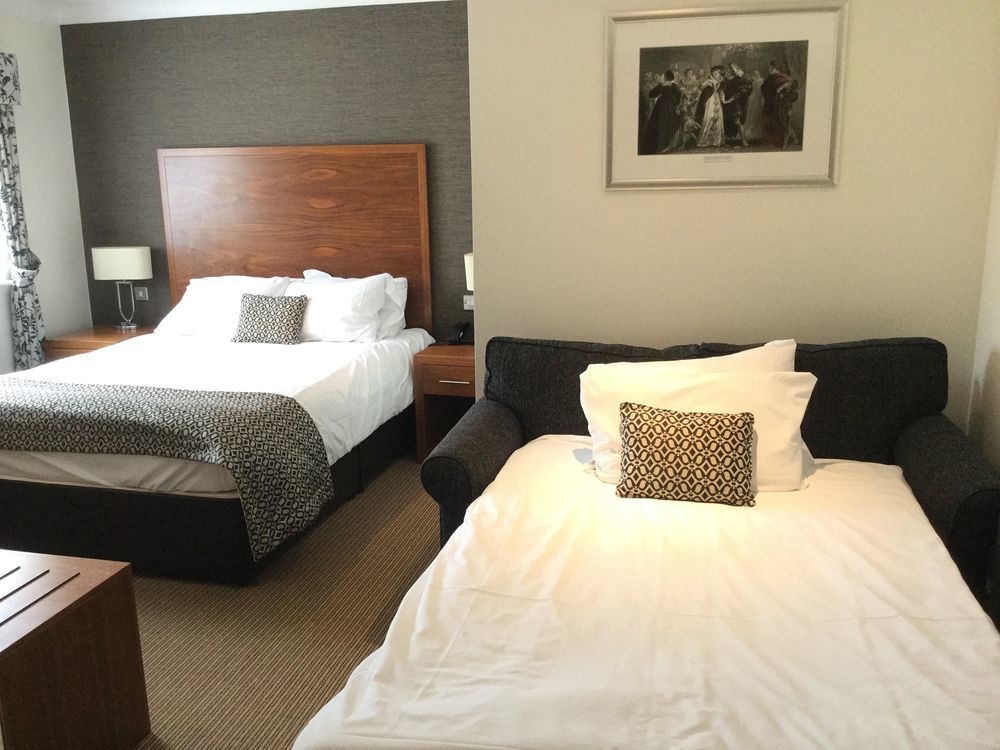 The Boleyn Hotel Staines-upon-Thames Esterno foto