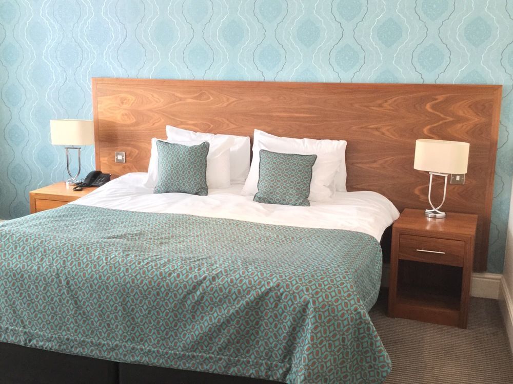 The Boleyn Hotel Staines-upon-Thames Esterno foto