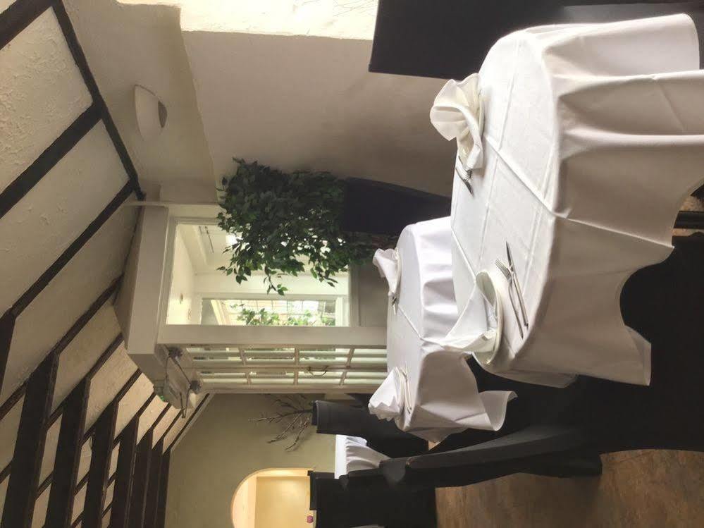 The Boleyn Hotel Staines-upon-Thames Esterno foto
