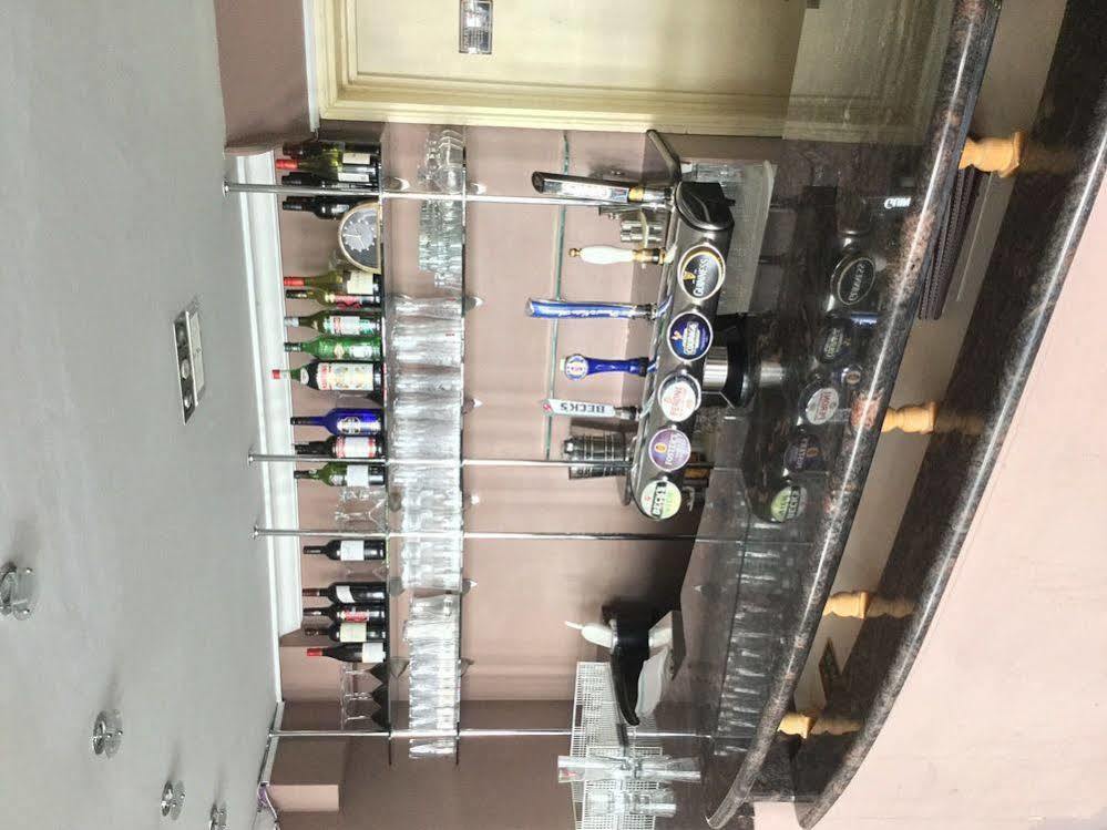 The Boleyn Hotel Staines-upon-Thames Esterno foto