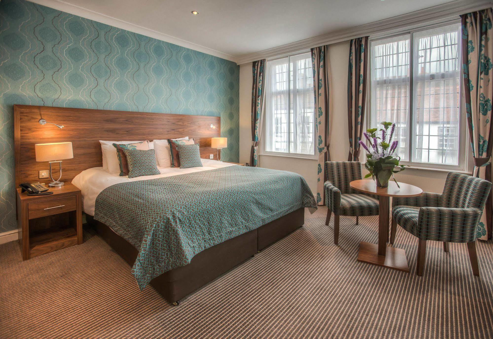 The Boleyn Hotel Staines-upon-Thames Esterno foto