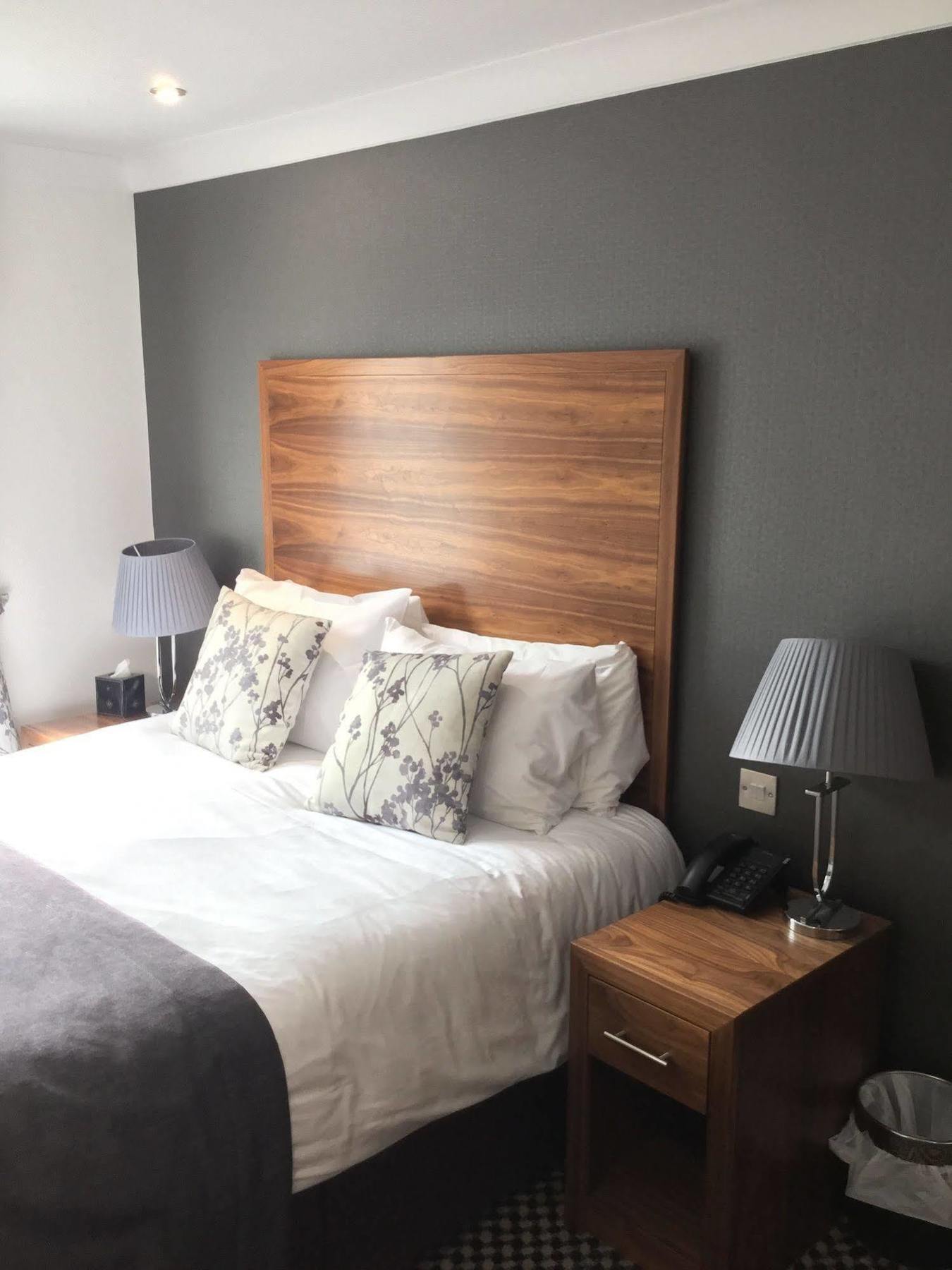 The Boleyn Hotel Staines-upon-Thames Esterno foto