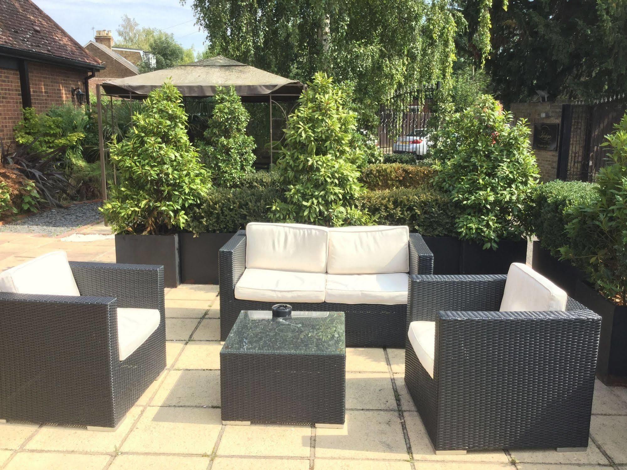 The Boleyn Hotel Staines-upon-Thames Esterno foto