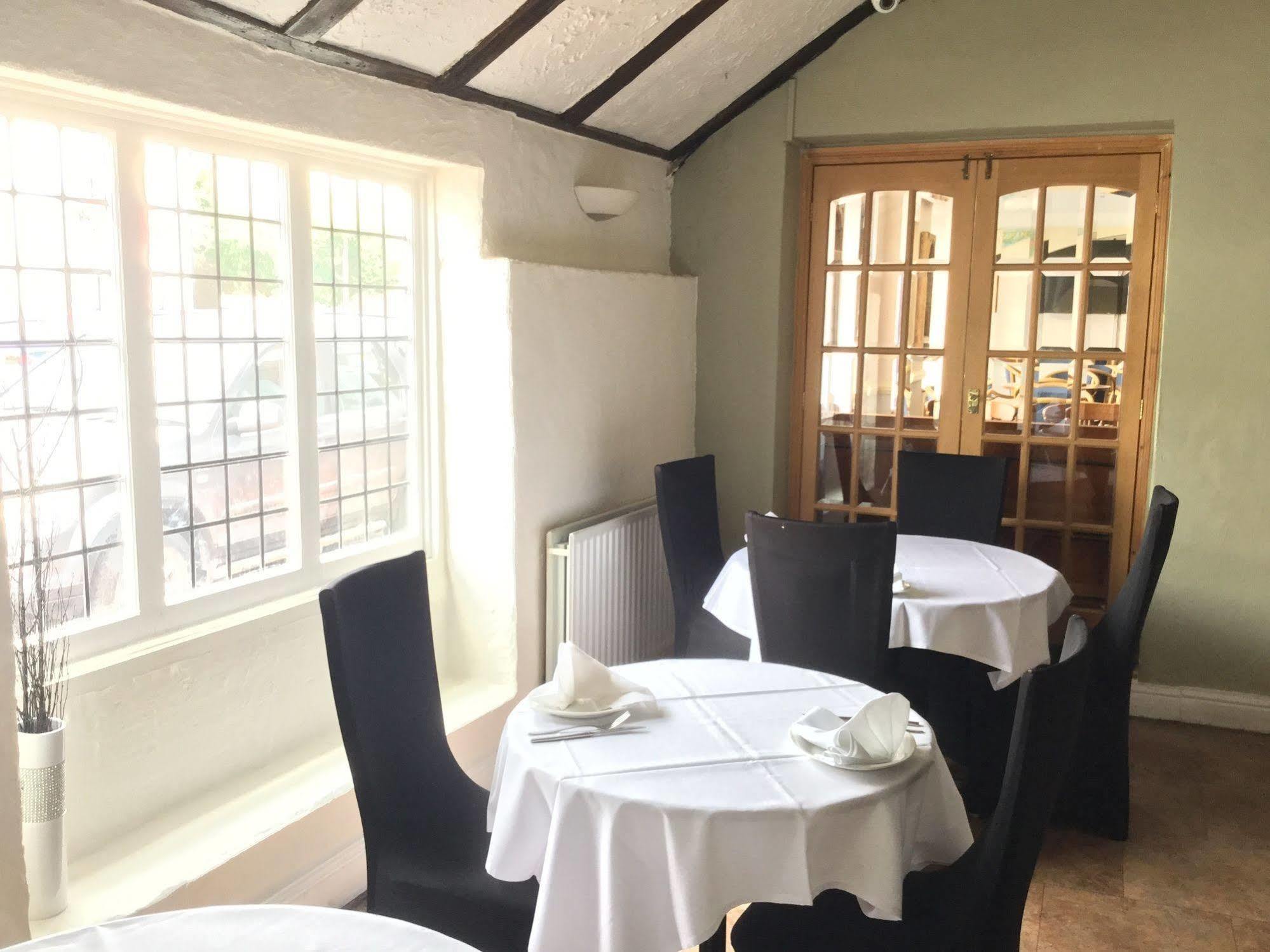 The Boleyn Hotel Staines-upon-Thames Esterno foto