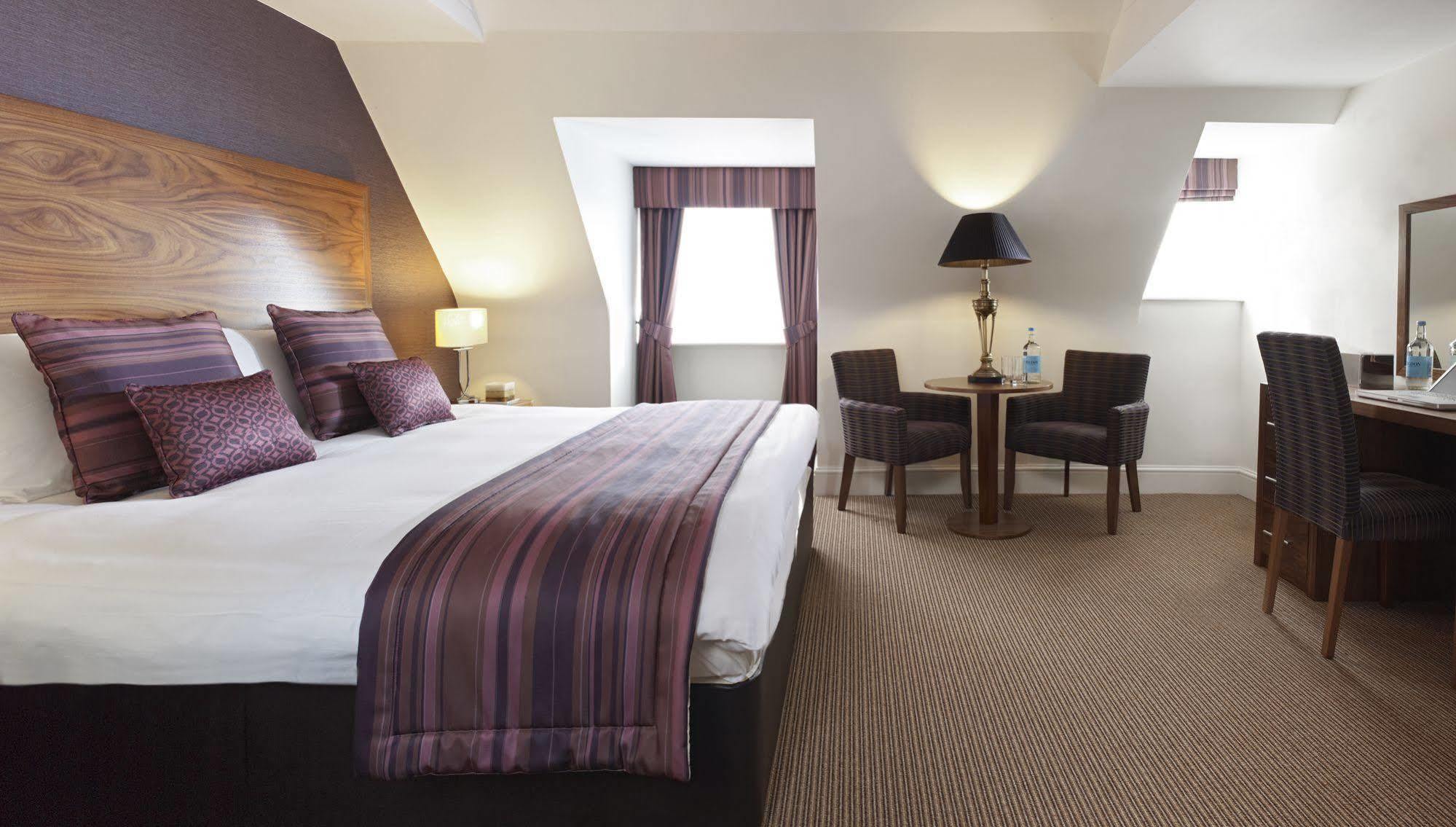 The Boleyn Hotel Staines-upon-Thames Esterno foto