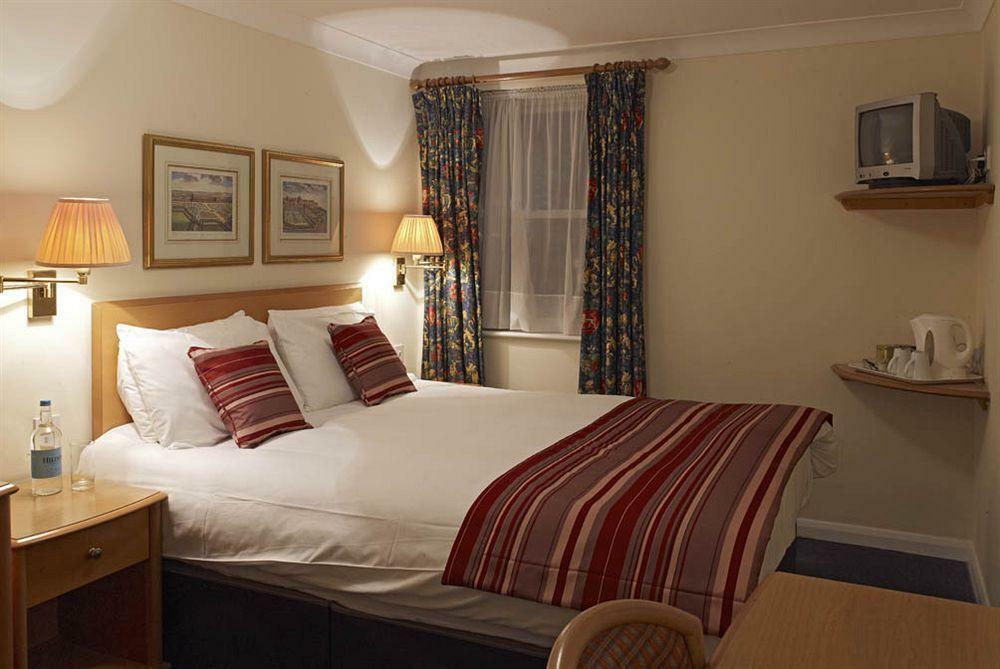 The Boleyn Hotel Staines-upon-Thames Esterno foto