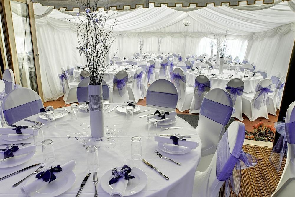 The Boleyn Hotel Staines-upon-Thames Esterno foto